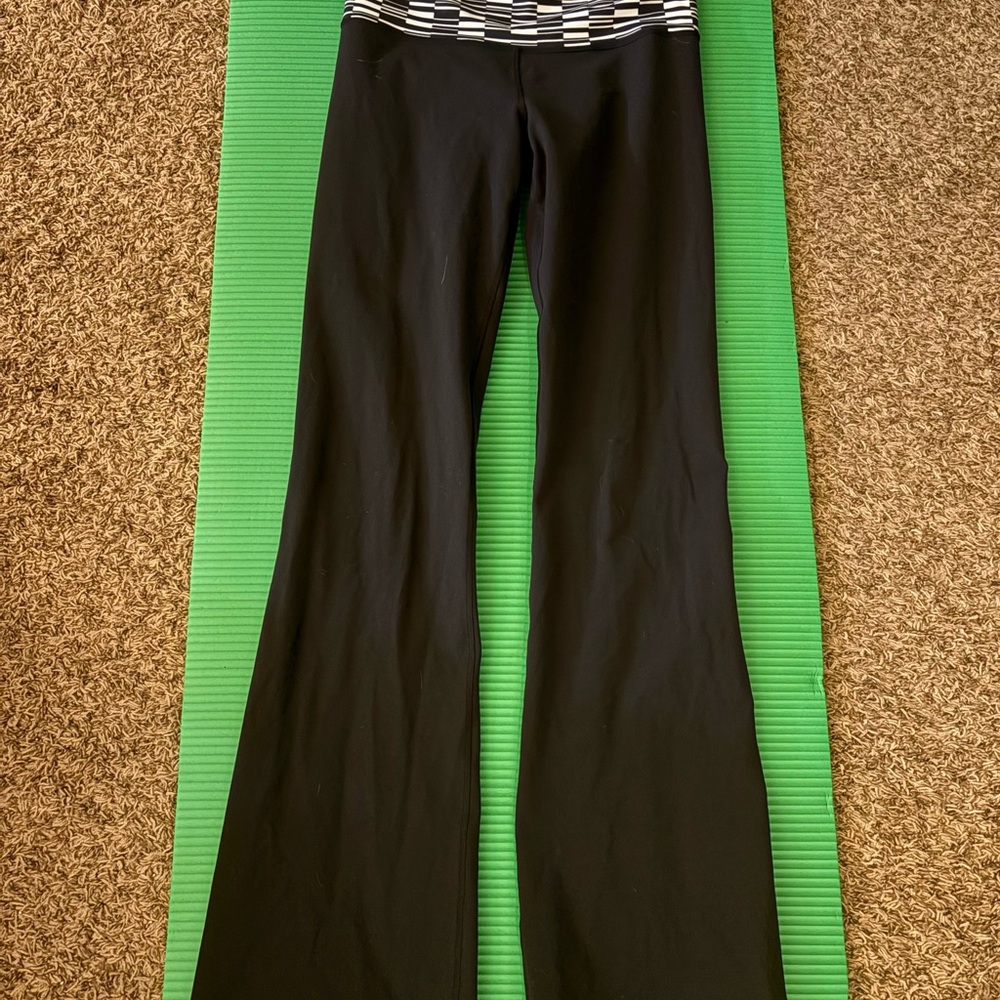 Lululemon Groove Pant III Flare Ying Yang Stripe 8 tall long Black yoga pants